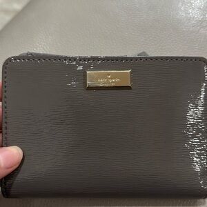 KATE SPADE Bixby Place Tellie Wallet Glossy Gray Textured Leather
